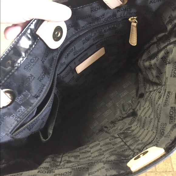 AUTHENTIC Michael Kors Jet Set black tote - Picture 7 of 8